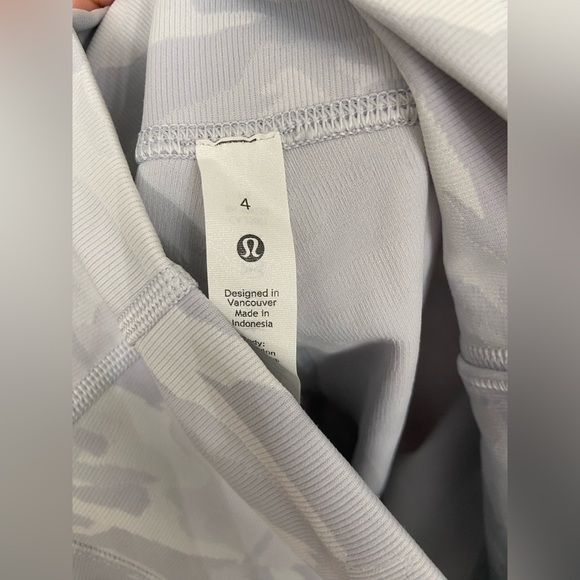 Lululemon Wunder Under Short Ribbed White Camo Size 4 - Picture 6 of 8